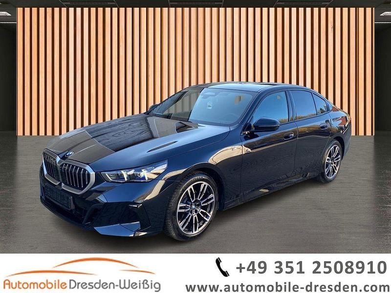 Schwarz Gebraucht 2024 BMW 520 M Sport Limousine | 49.980 € (Fairer Preis) - Bild 1/4
