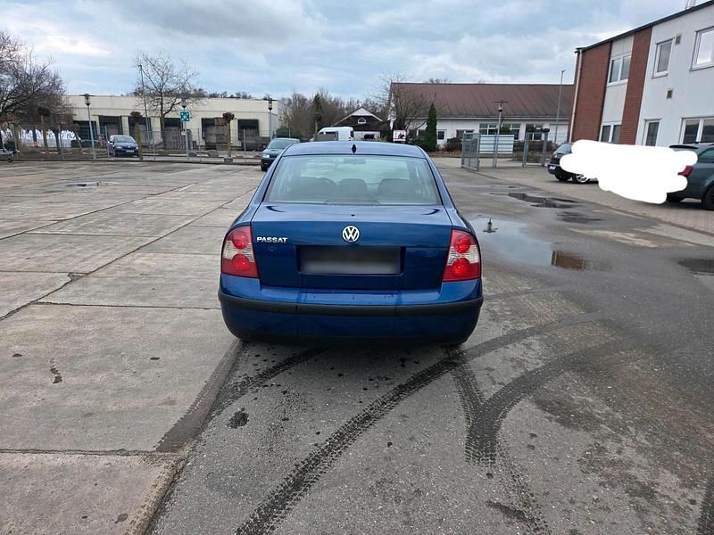 Gebraucht VW Passat 102 PS (75 kW) 2001 Blau Limousine