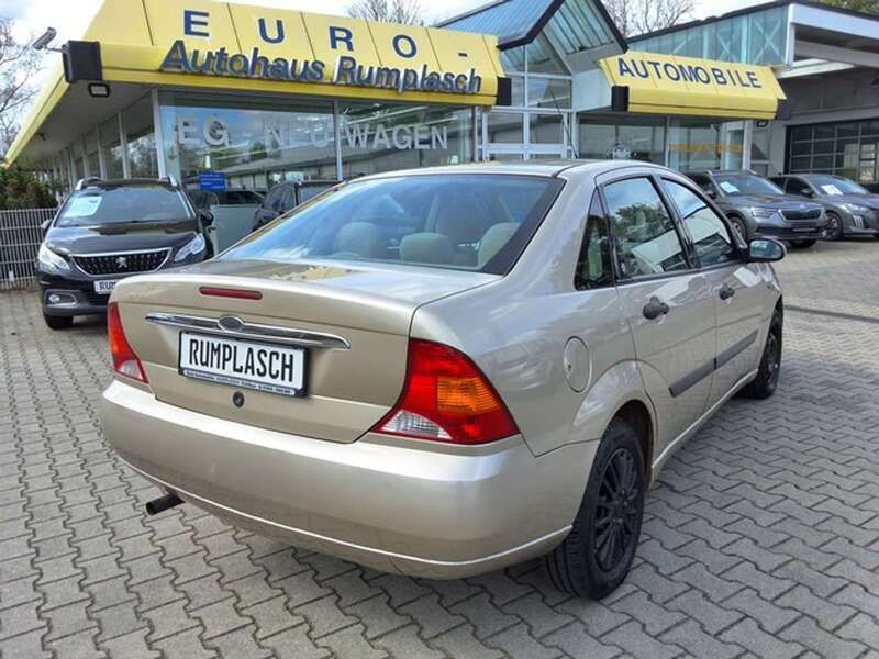 Gebraucht Ford Focus Ghia 101 PS (74 kW) 1999 Veneziagold metallic (metallic) Limousine