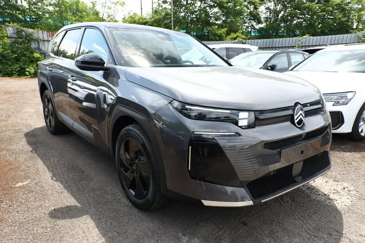 Neu Citroën C5 Aircross 145 PS (106 kW) 2026 Astoria grün metallic SUV