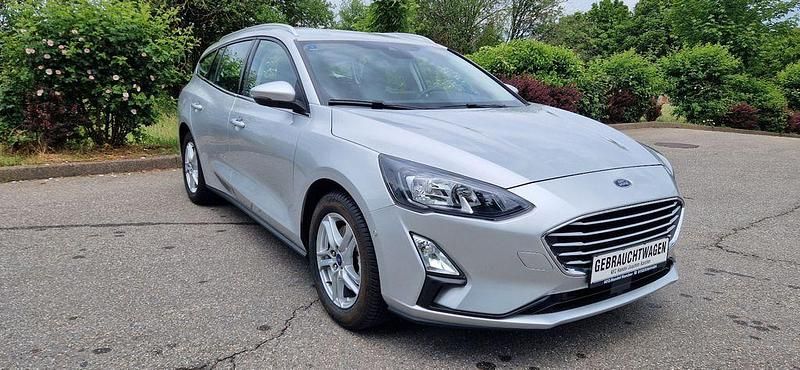 Silber Gebraucht 2022 Ford Focus Cool & Connect Limousine | 17.579 € (Superpreis) - Bild 1/4