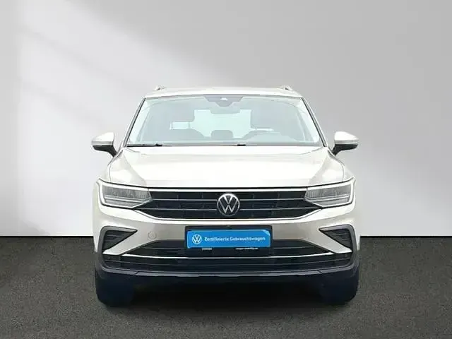 Gebraucht VW Tiguan Move 150 PS (110 kW) 2023 Silber SUV
