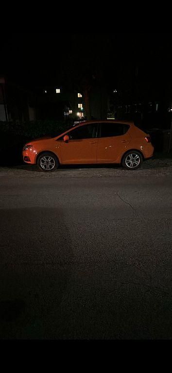 Orange Gebraucht 2009 Seat Ibiza Style Limousine | 3.100 € (Fairer Preis) - Bild 1/4
