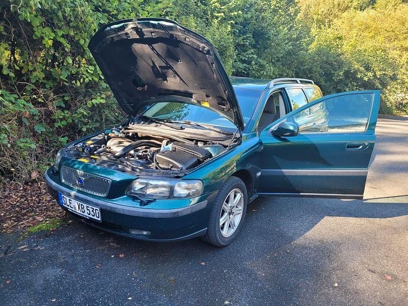Grün Gebraucht 2001 Volvo V70 Kombi | 1.600 € (Superpreis) - Bild 1/4