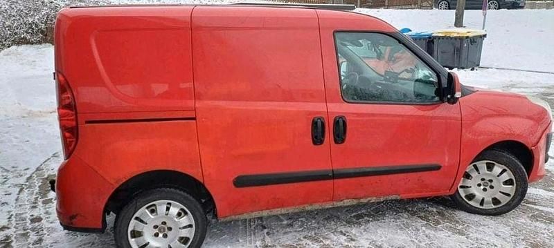 Gebraucht Fiat Doblò Emotion 95 PS (69 kW) 2011 Rot Van / Kleinbus