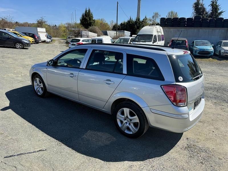 Gebraucht Opel Astra Edition 110 PS (80 kW) 2009 Silber Limousine