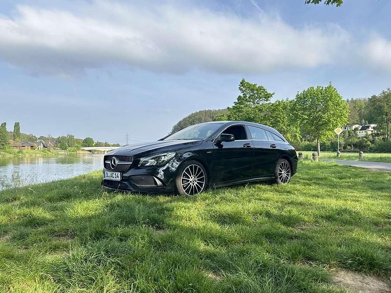 Gebraucht Mercedes CLA180 109 PS (80 kW) 2017 Schwarz Limousine