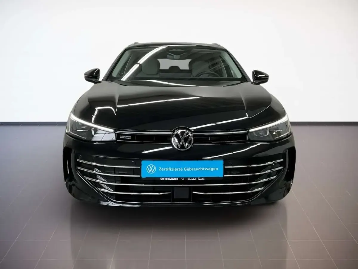 Gebraucht VW Passat Elegance 150 PS (110 kW) 2024 Schwarz Kombi