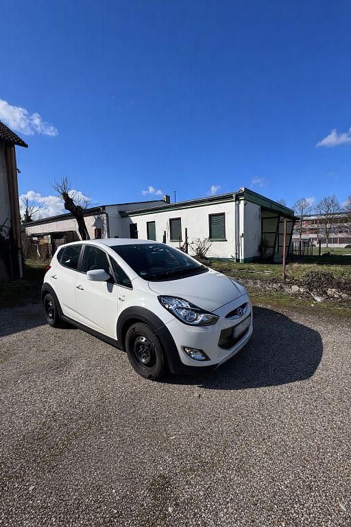 Gebraucht Hyundai ix20 90 PS (66 kW) 2014 Weiß Kleinwagen