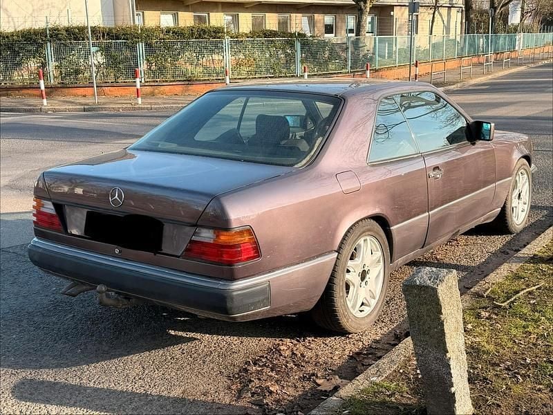 Gebraucht Mercedes E300 Sportline 179 PS (131 kW) 1992 Violet Coupé