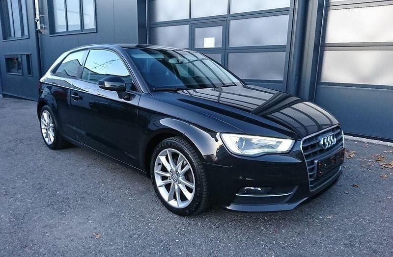 Schwarz Gebraucht 2014 Audi A3 Ambition Limousine | 8.990 € (Guter Preis) - Bild 1/4