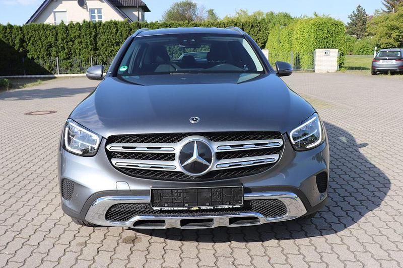 Grau Gebraucht 2022 Mercedes GLC200 Business SUV | 35.490 € (Superpreis) - Bild 1/4