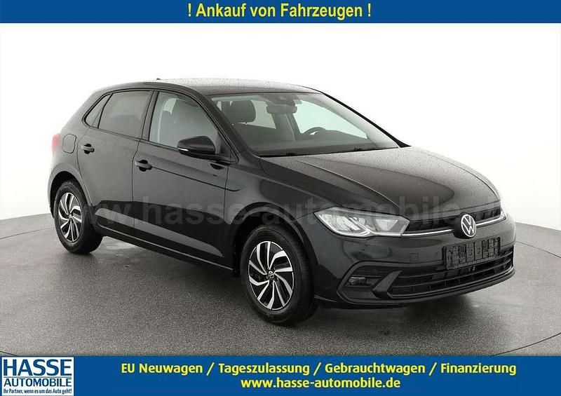 Deep black perleffekt Gebraucht 2024 VW Polo Life Kleinwagen | 24.195 € (Etwas zu teuer) - Bild 1/4