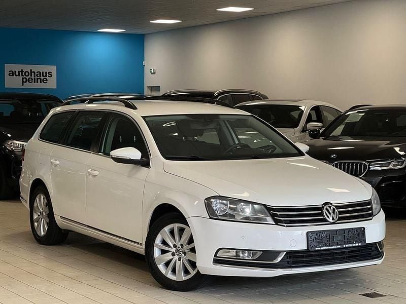 Weiß Gebraucht 2014 VW Passat Comfortline Kombi | 8.499 € (Guter Preis) - Bild 1/4
