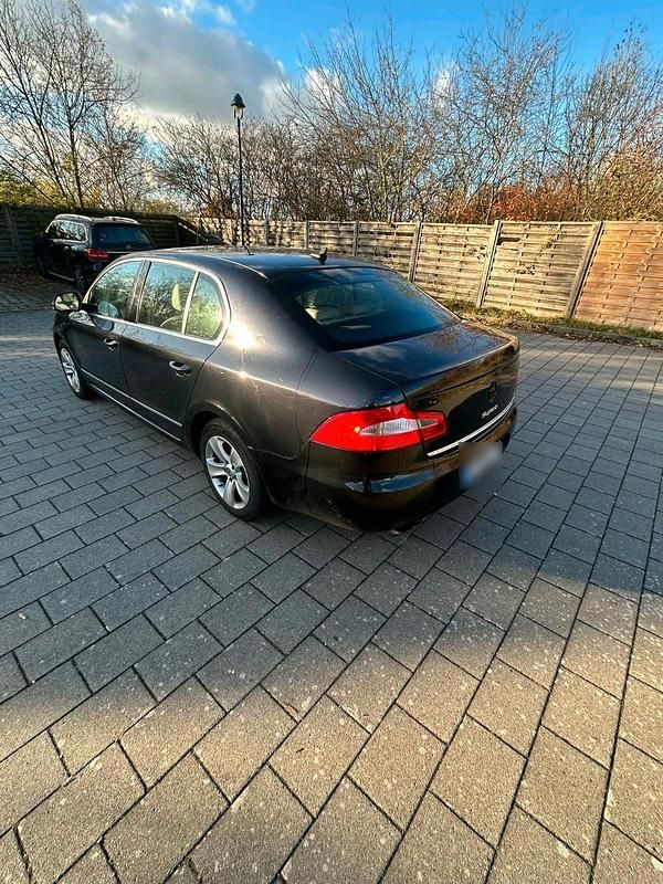 Gebraucht Skoda Superb 160 PS (117 kW) 2010 Schwarz Limousine