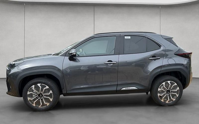 Neu Toyota Yaris Cross 130 PS (95 kW) 2025 Grau SUV