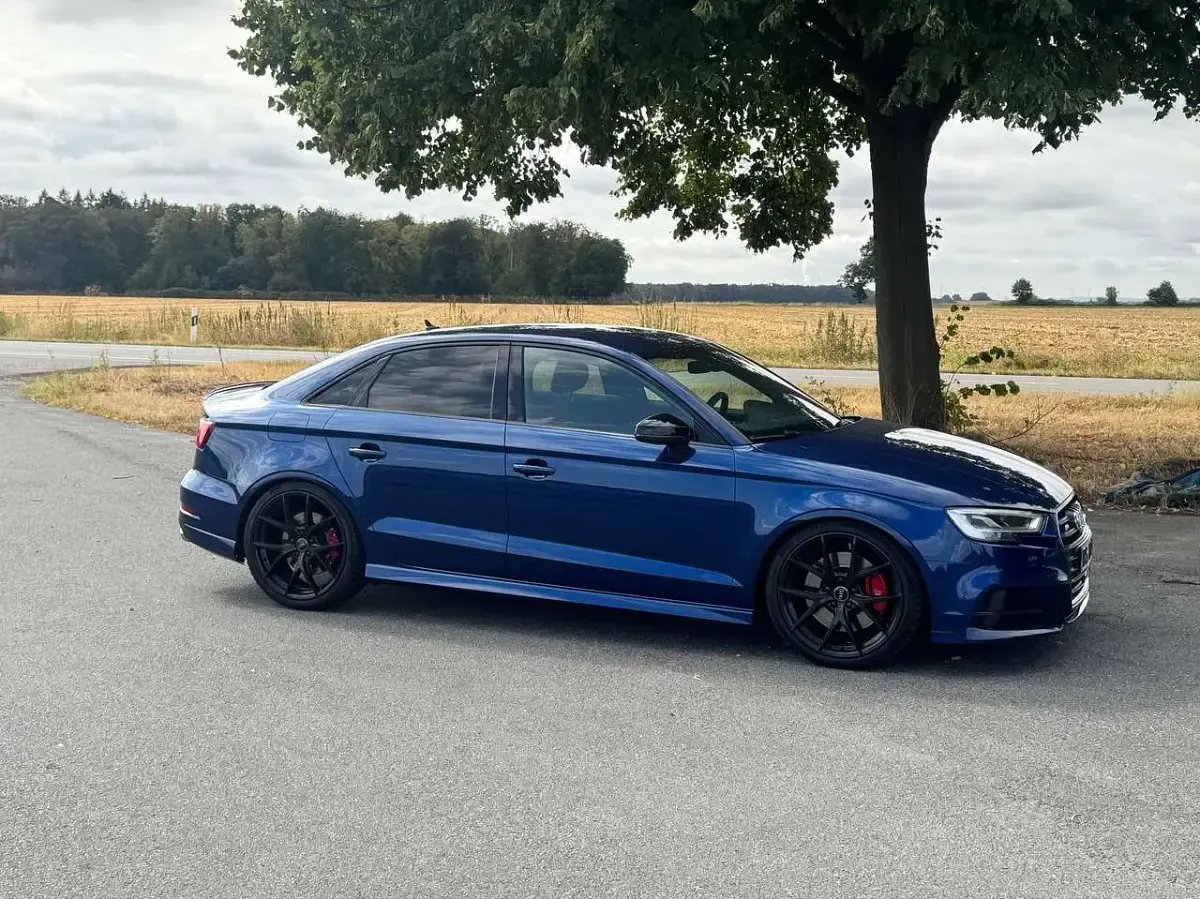 Gebraucht Audi S3 Exclusive 300 PS (220 kW) 2019 Blau Limousine