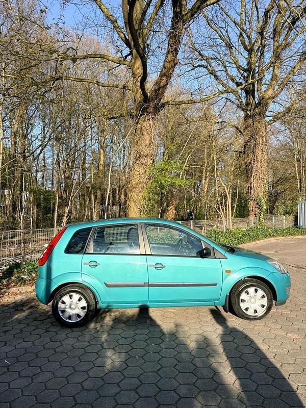 Gebraucht Ford Fiesta 69 PS (50 kW) 2007 Grün Kleinwagen