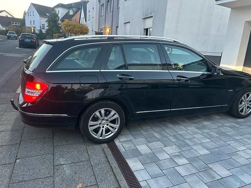 Gebraucht Mercedes C220 Avantgarde 170 PS (125 kW) 2011 Schwarz Kombi