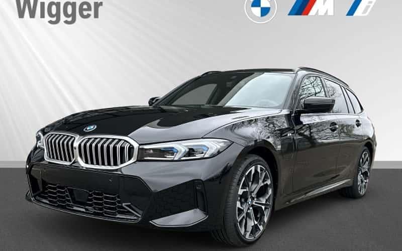 Black sapphire metallic Neu 2025 BMW 330e Performance Kombi | 61.900 € (Guter Preis) - Bild 1/4