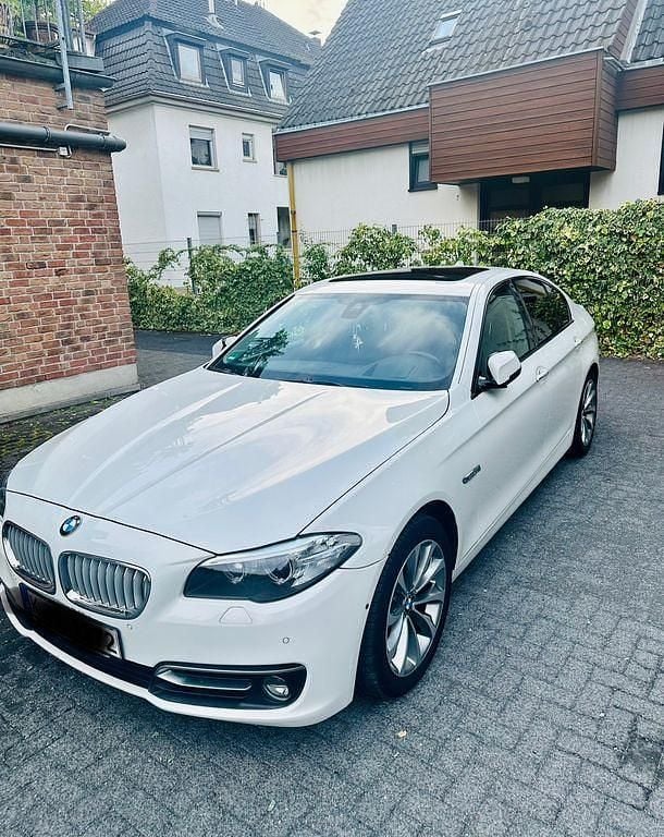 Gebraucht BMW 520 184 PS (135 kW) 2013 Weiß Limousine