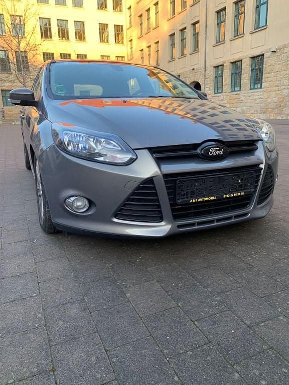 Gebraucht Ford Focus Titanium 101 PS (74 kW) 2012 Grau Limousine