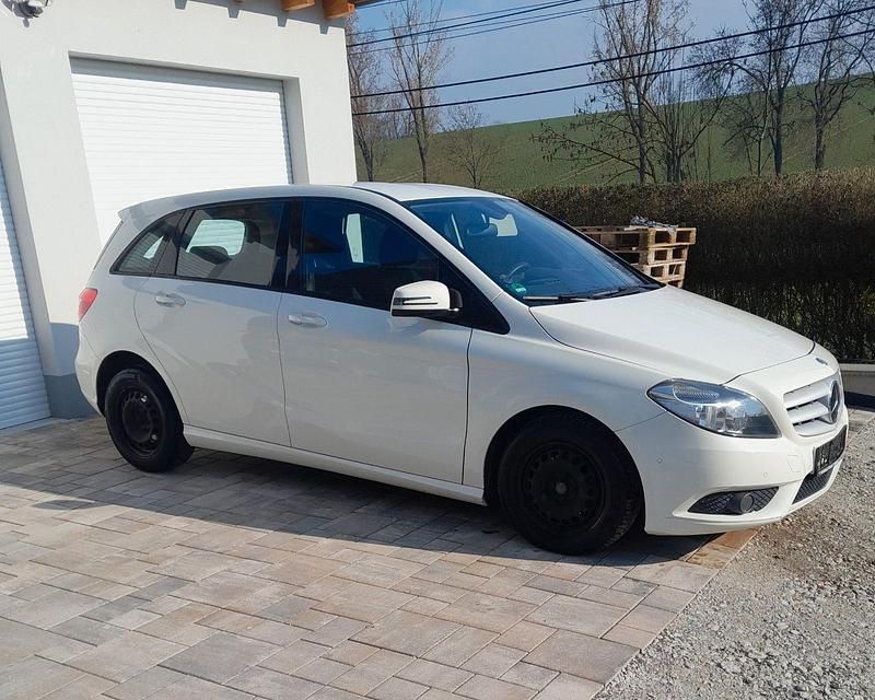 Second-hand Mercedes B180 122 CP (89 kW) 2013 Alb Monovolum