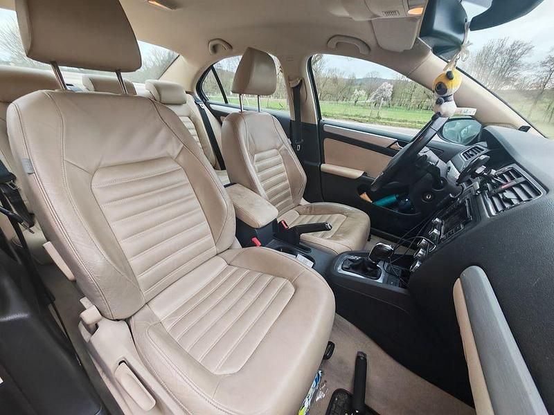 Gebraucht VW Jetta Highline 170 PS (125 kW) 2012 Schwarz Limousine