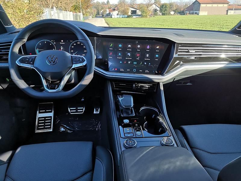 Neu VW Touareg R-line 286 PS (210 kW) 2025 Grenadillschwarz metallic SUV