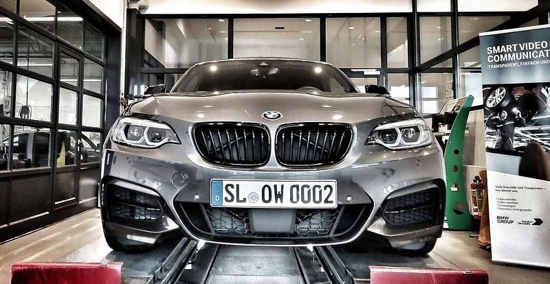 Grau Gebraucht 2021 BMW M240 M Sport Cabrio | 49.800 € - Bild 1/4