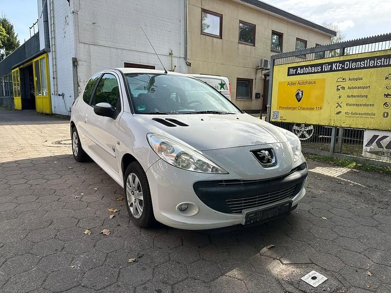 Weiß Gebraucht 2012 Peugeot 206+ Kleinwagen | 3.850 € - Bild 1/4