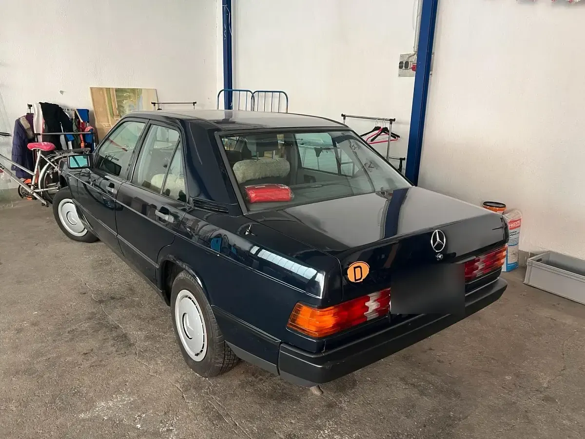 Gebraucht Mercedes 190 122 PS (89 kW) 1988 Blau Limousine