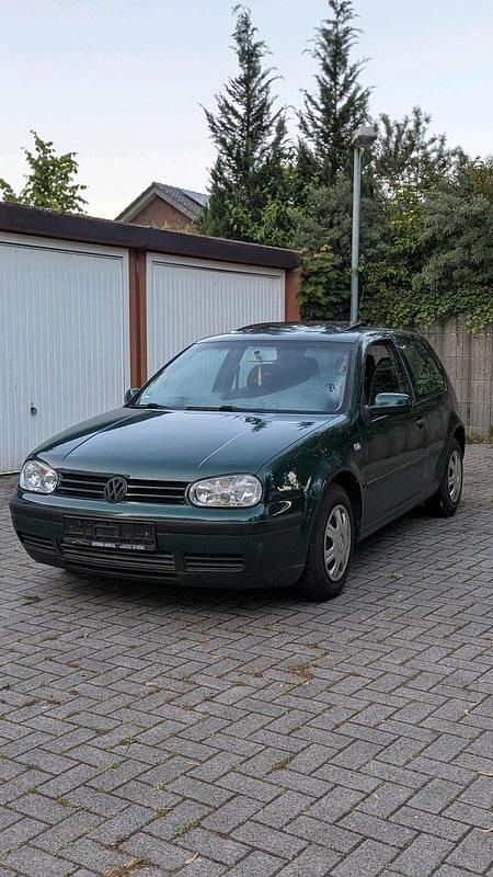 Grün Gebraucht 2001 VW Golf IV Kleinwagen | 999 € (Guter Preis) - Bild 1/4