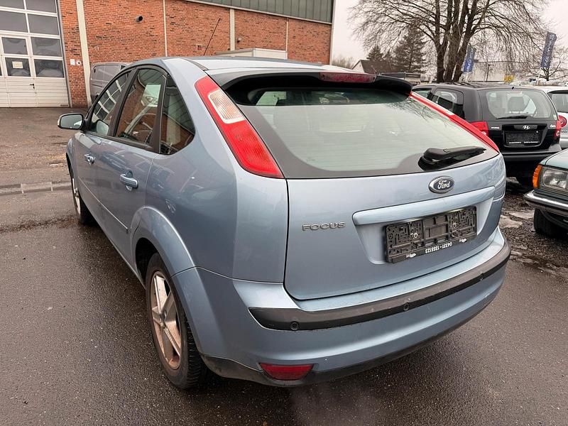 Gebraucht Ford Focus Ghia 125 PS (91 kW) 2007 Blau Limousine