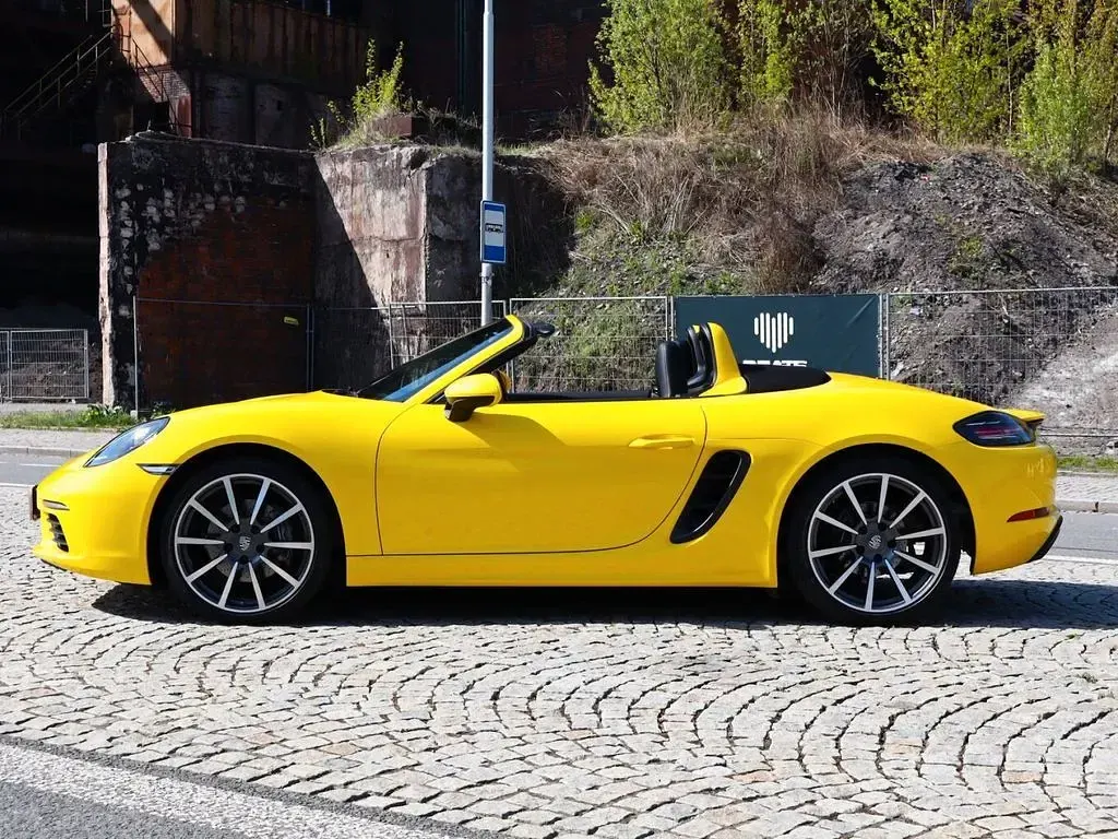 Gebraucht Porsche Boxster 299 PS (219 kW) 2019 Gelb Cabrio