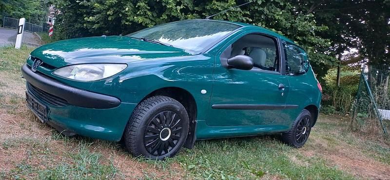 Grün Gebraucht 2001 Peugeot 206 Kleinwagen | 899 € (Guter Preis) - Bild 1/4