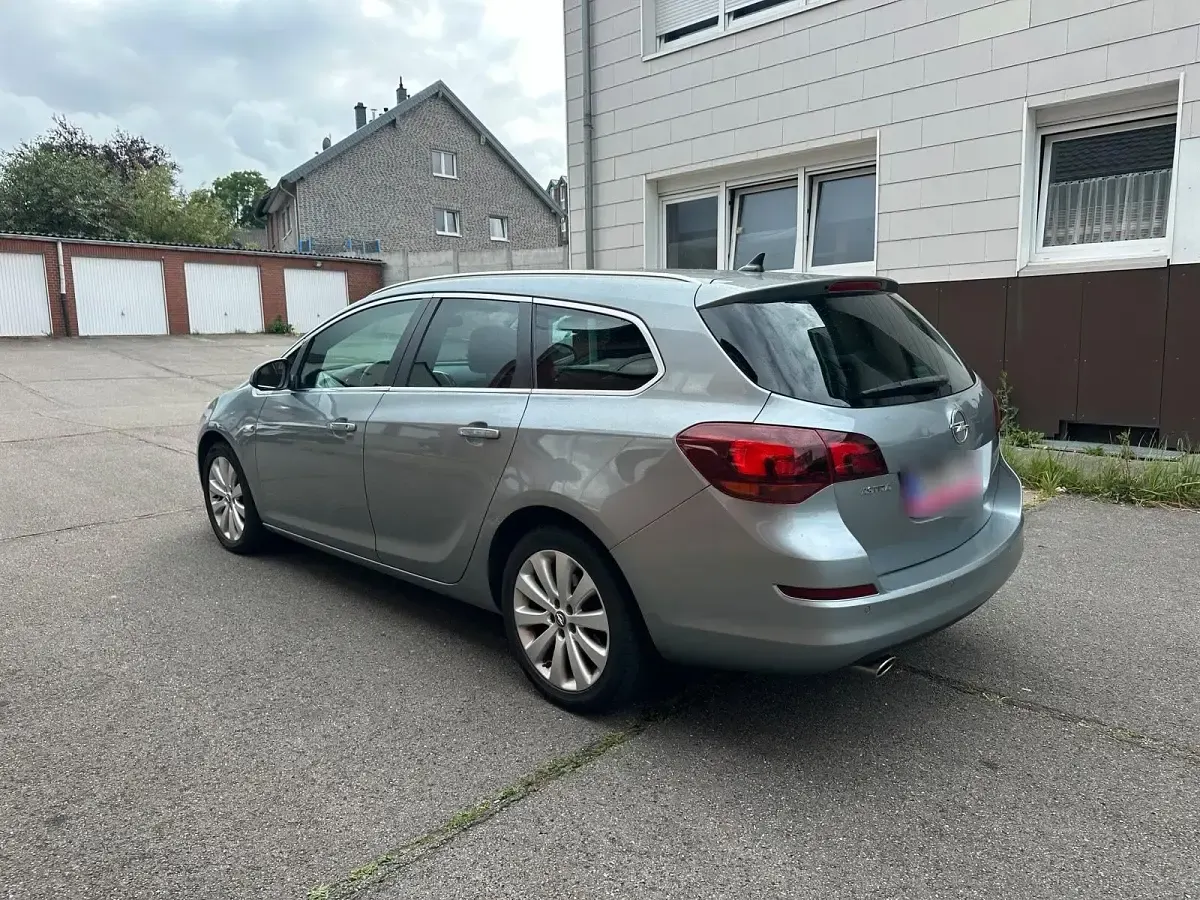 Gebraucht Opel Astra 2012 Silber Kombi