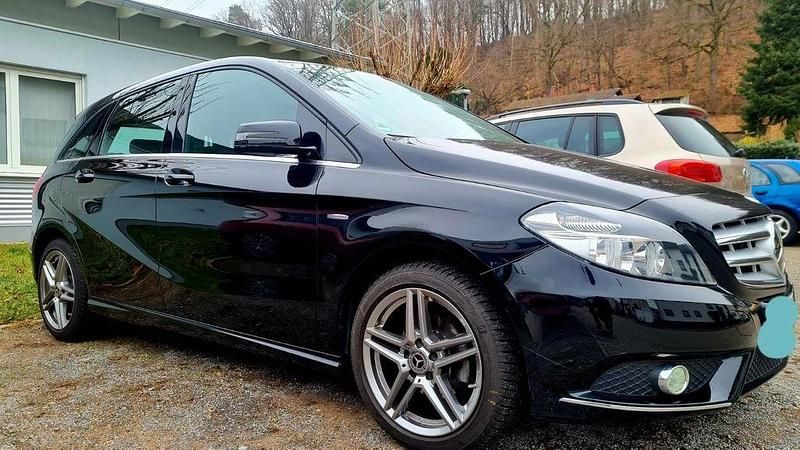 Gebraucht Mercedes B180 109 PS (80 kW) 2011 Schwarz Van / Kleinbus