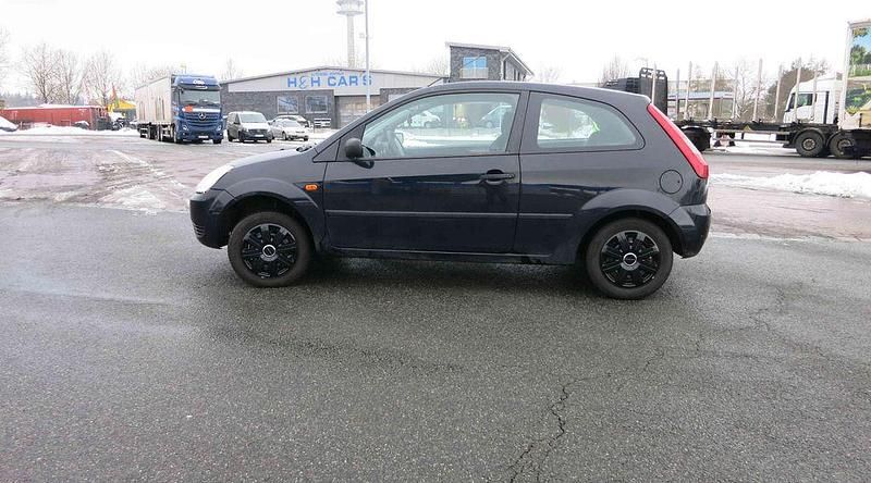 Gebraucht Ford Fiesta Ambiente 69 PS (50 kW) 2005 Schwarz Kleinwagen