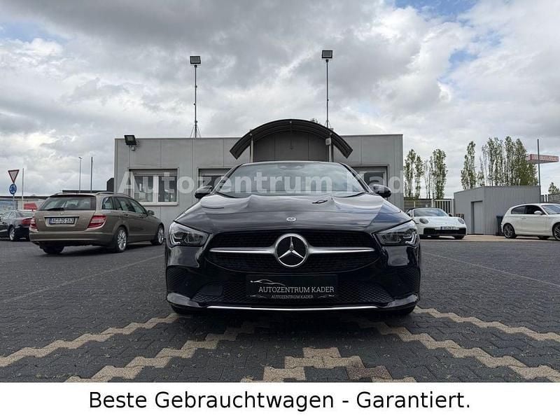 Gebraucht Mercedes CLA200 150 PS (110 kW) 2023 Schwarz Limousine