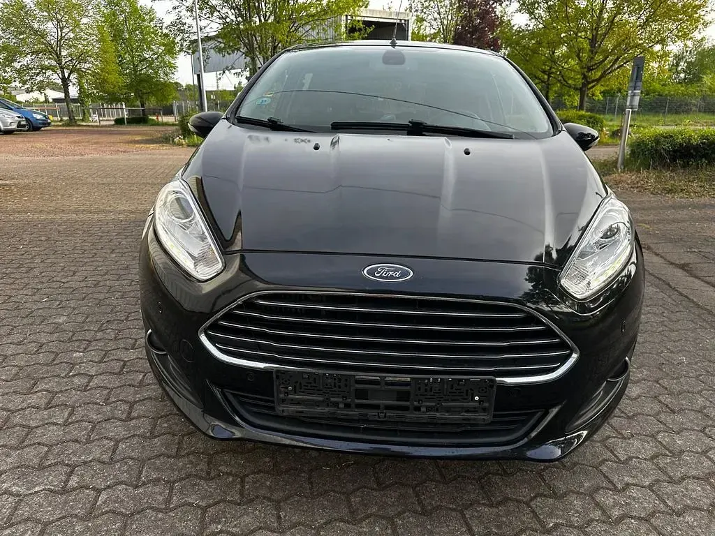 Gebraucht Ford Fiesta Titanium 101 PS (74 kW) 2013 Schwarz Limousine