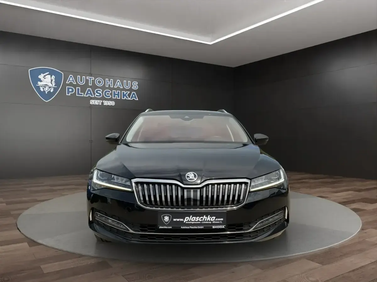 Gebraucht Skoda Superb Premium Edition 150 PS (110 kW) 2022 Schwarzmagic perleffekt Kombi