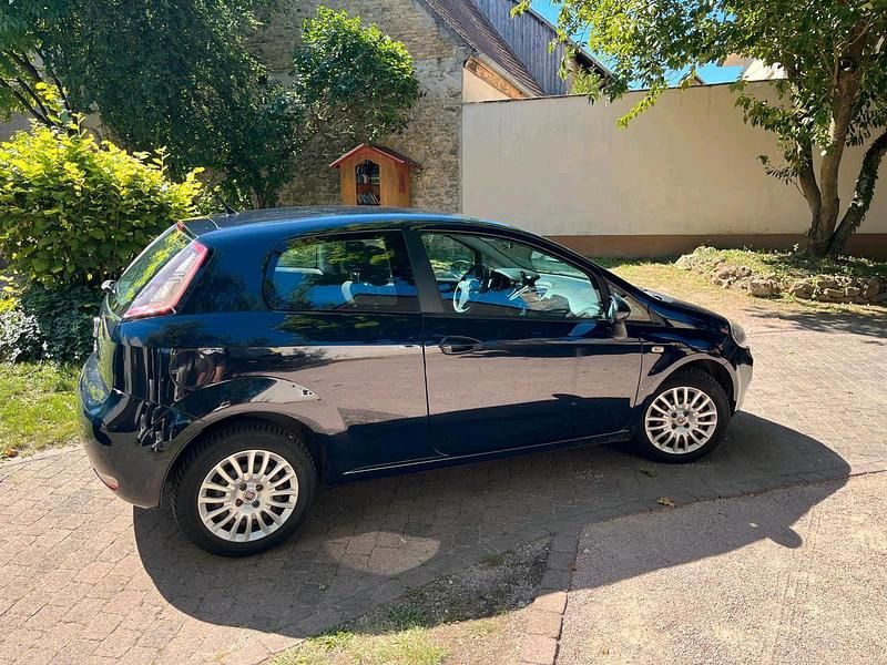 Blau Gebraucht 2012 Fiat Punto Kleinwagen | 1.799 € (Fairer Preis) - Bild 1/4