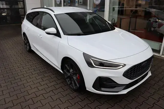 Neu Ford Focus ST 280 PS (205 kW) 2026 Frozen white Kombi