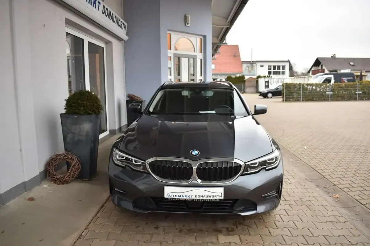 Gebraucht BMW 320e Advantage 190 PS (139 kW) 2021 Mineralgrau metallic Kombi