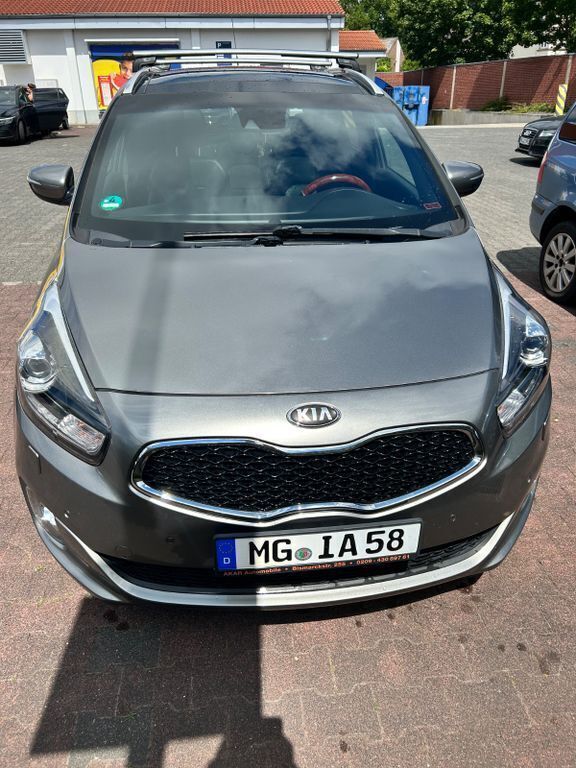 Grau Gebraucht 2013 Kia Carens Spirit Van / Kleinbus | 8.499 € (Fairer Preis) - Bild 1/4