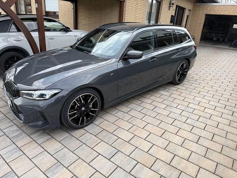 Gebraucht BMW 330 M Sport 286 PS (210 kW) 2023 Grau Kombi