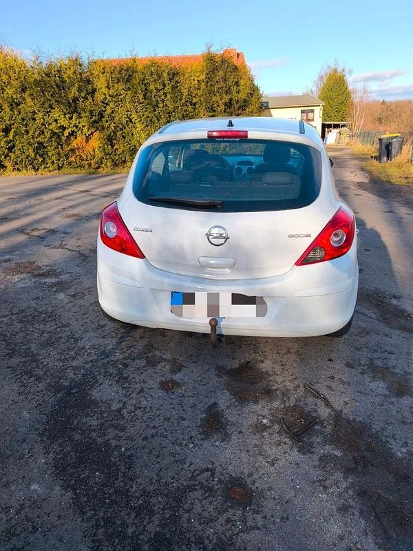Gebraucht Opel Corsa Edition 69 PS (50 kW) 2011 Weiß Kleinwagen