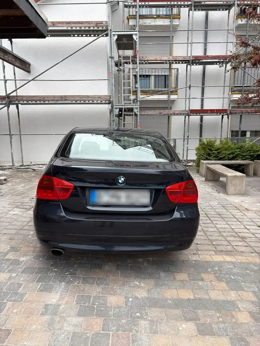 Gebraucht BMW 318 140 PS (102 kW) 2008 Blau Limousine