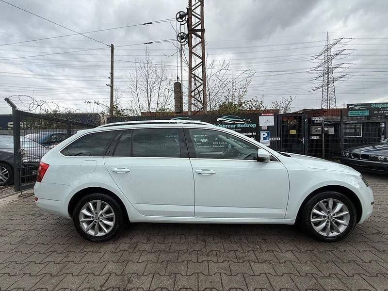 Gebraucht Skoda Octavia Style 150 PS (110 kW) 2015 Weiß Kleinwagen